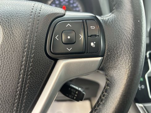 Used 2017 Toyota Sienna XLE image 27