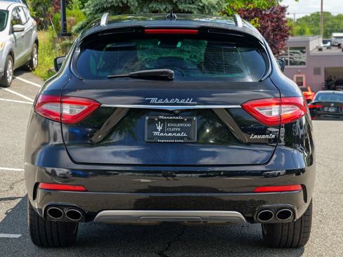 Used 2017 Maserati Levante S AWD/4WD image 6