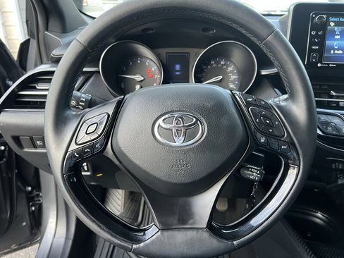 Used 2018 Toyota C-HR XLE FWD image 18