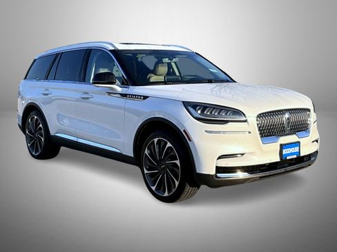 Used 2023 Lincoln Aviator Reserve w/ Equipment Group 201A AWD/4WD image 3