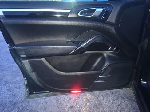 Used 2018 Porsche Cayenne image 22