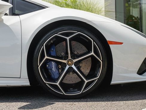 Used 2020 Lamborghini Huracan EVO image 24