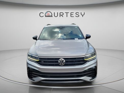 Used 2022 Volkswagen Tiguan SE R-Line FWD image 8