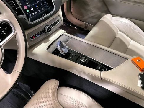 Certified 2024 Volvo XC90 T8 Ultimate w/ Protection Package Premier AWD/4WD image 18