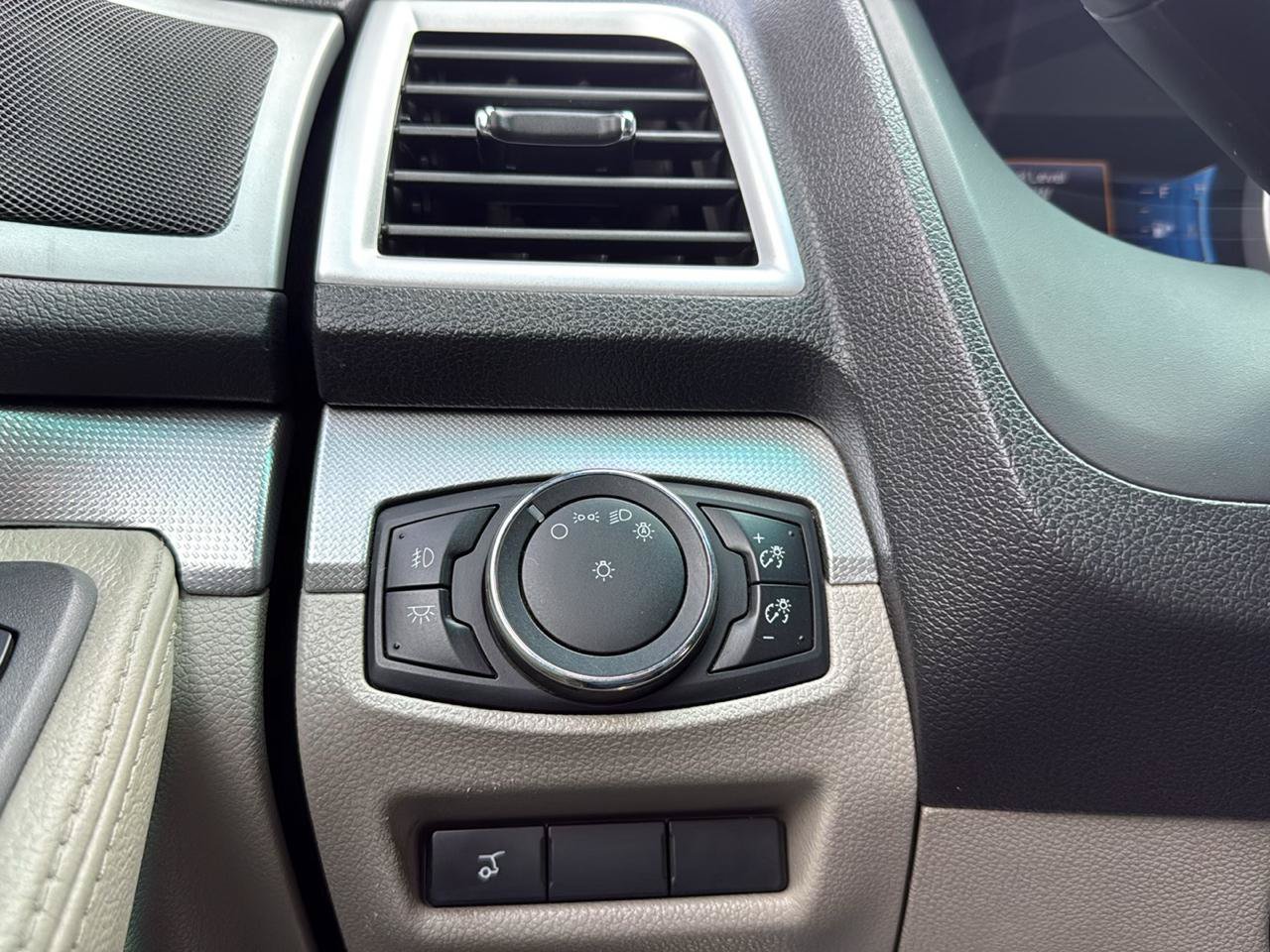 Used 2014 Ford Explorer XLT w/ Equipment Group 202A FWD image 47