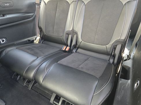 Used 2025 Jeep Grand Cherokee L Altitude image 34