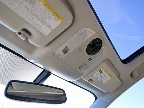 Used 2015 Toyota Prius Four image 11