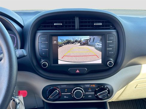 Used 2023 Kia Soul LX image 13