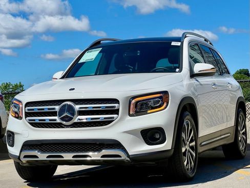 Certified 2023 Mercedes-Benz GLB 250 4MATIC image 4