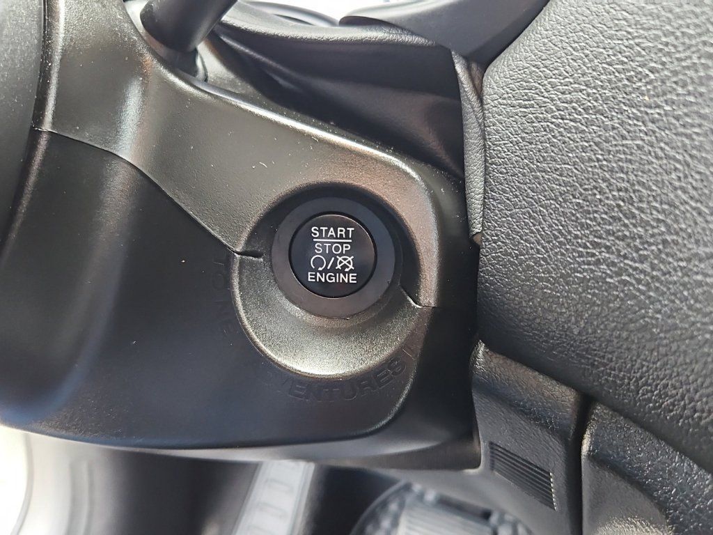 Used 2022 Jeep Renegade Latitude w/ Convenience Group AWD/4WD image 21