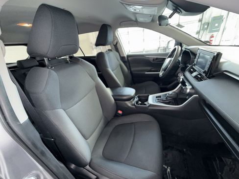 Used 2021 Toyota RAV4 LE AWD/4WD image 25