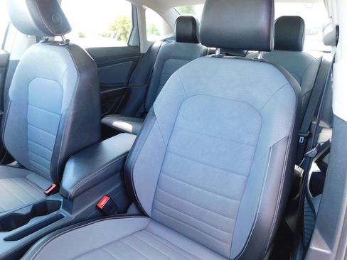 Used 2025 Volkswagen Jetta SE FWD image 16