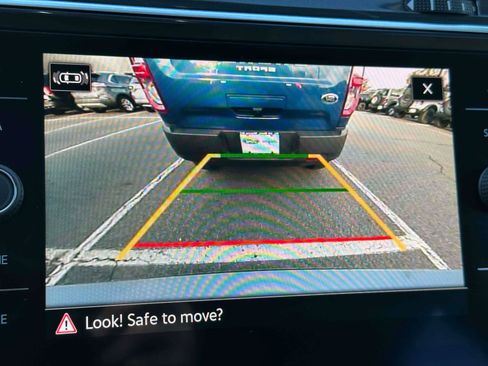 Used 2021 Volkswagen Tiguan SE w/ Panoramic Sunroof Package image 29