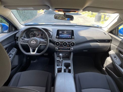 Used 2025 Nissan Sentra SV FWD image 31