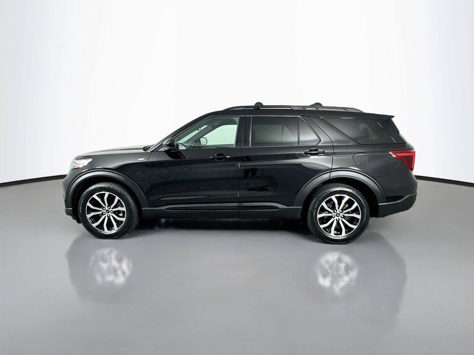 Used 2023 Ford Explorer ST-Line AWD/4WD image 8