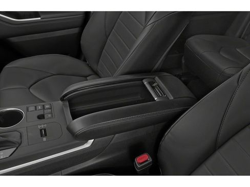 Used 2023 Toyota Highlander XLE image 12