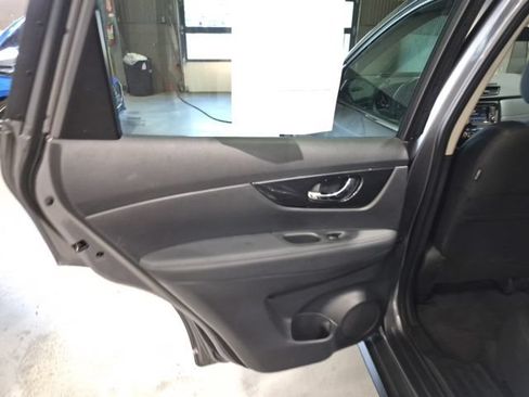 Used 2018 Nissan Rogue SV w/ Premium Package AWD/4WD image 17