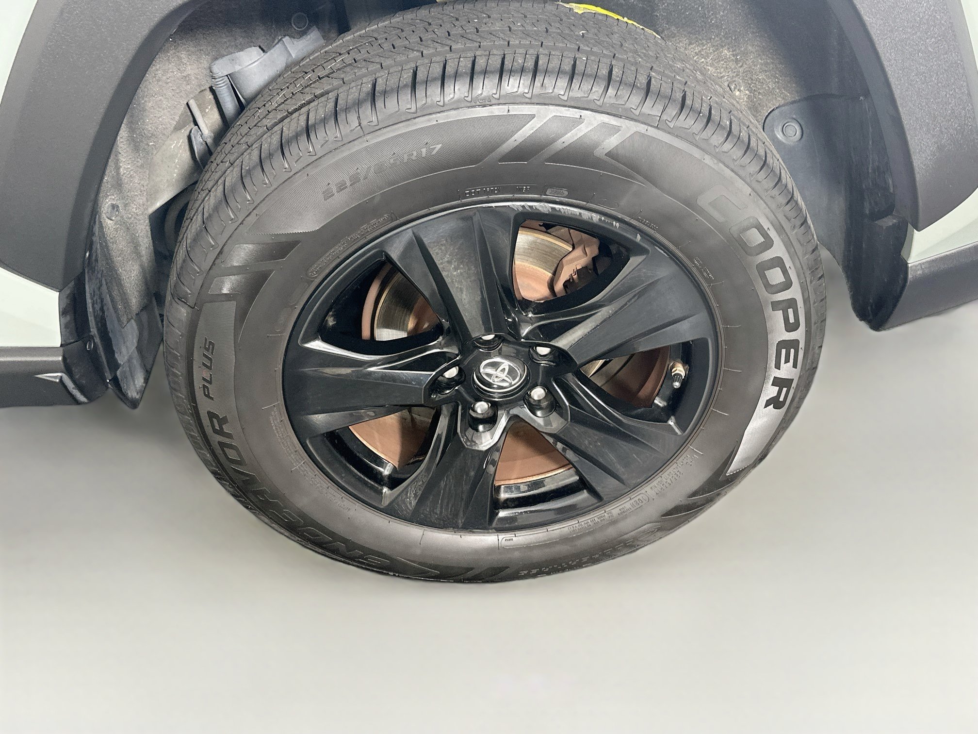 Used 2019 Toyota RAV4 XLE FWD image 11