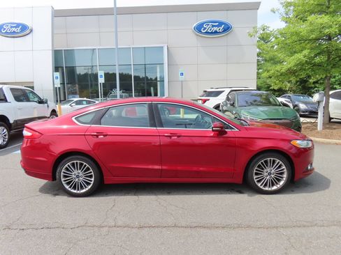 Used 2014 Ford Fusion SE w/ Equipment Group 202A FWD image 4