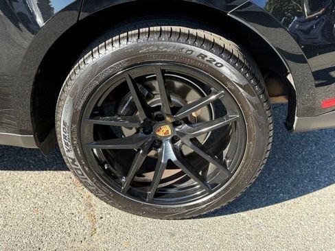Used 2022 Porsche Macan image 15