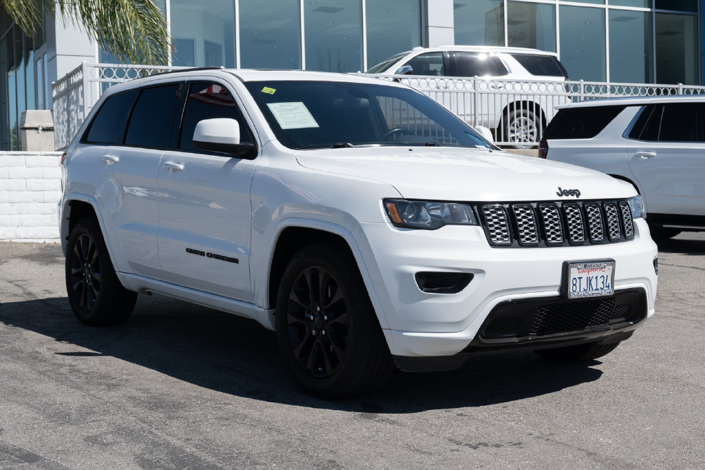 Used 2021 Jeep Grand Cherokee Laredo X RWD image 2