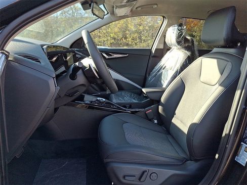New 2025 Kia Niro EX w/ EX Cold Weather Package image 9