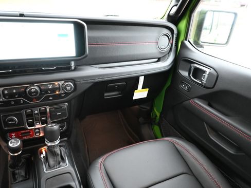 New 2025 Jeep Wrangler Unlimited Rubicon w/ Convenience Group AWD/4WD image 19