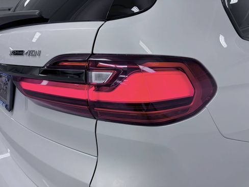 Used 2022 BMW X7 xDrive40i w/ M Sport Package AWD/4WD image 9