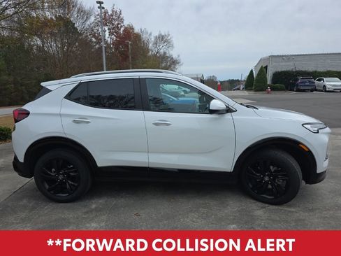 Used 2024 Buick Encore GX Sport Touring image 9