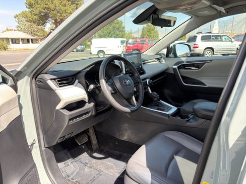 Used 2021 Toyota RAV4 XLE w/ Convenience Package AWD/4WD image 10
