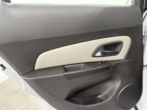 Used 2011 Chevrolet Cruze LS image 23