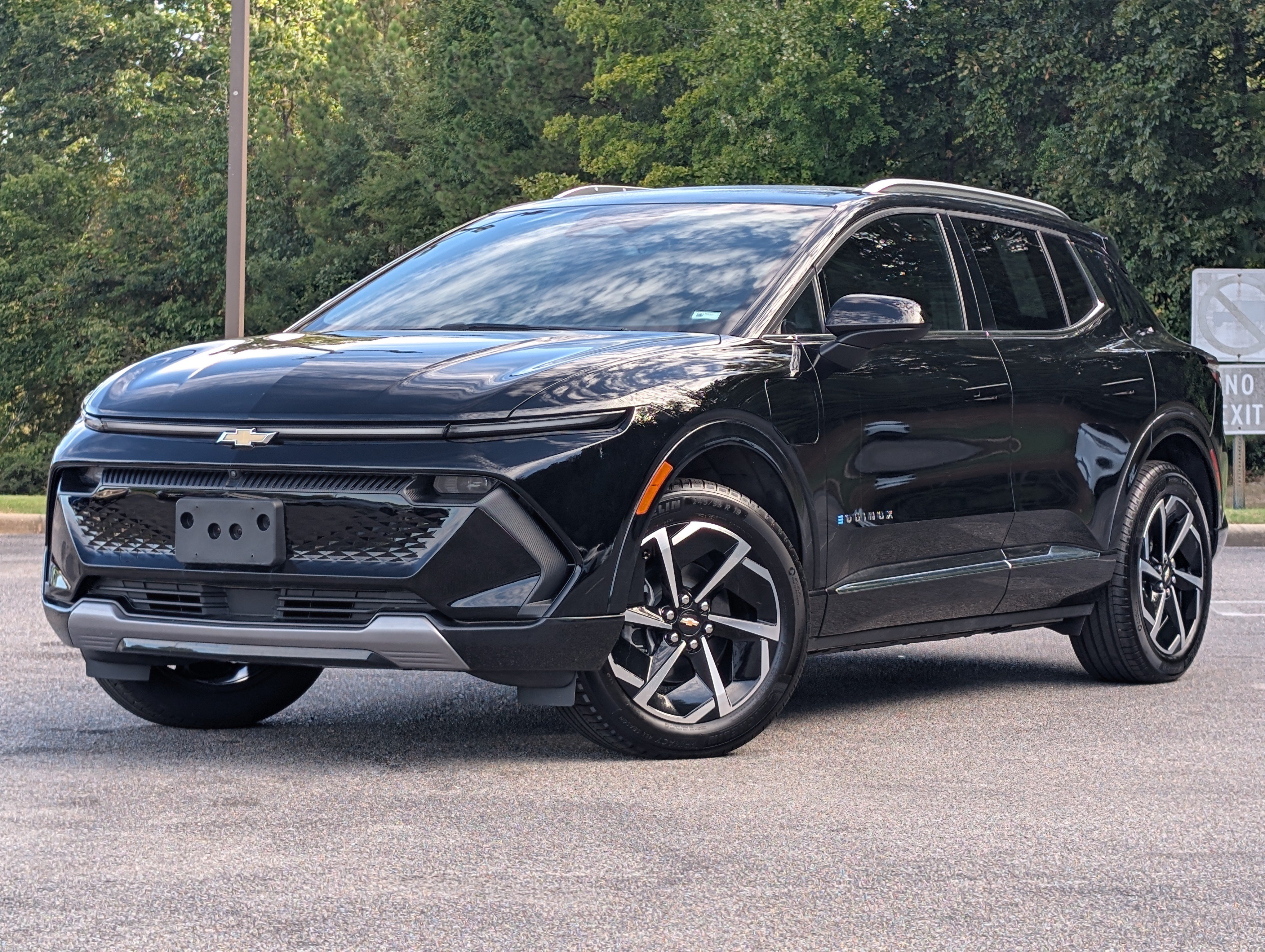 Used 2025 Chevrolet Equinox EV LT w/ Convenience Package AWD/4WD image 4