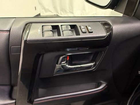 Certified 2022 Toyota 4Runner TRD Off-Road AWD/4WD image 11