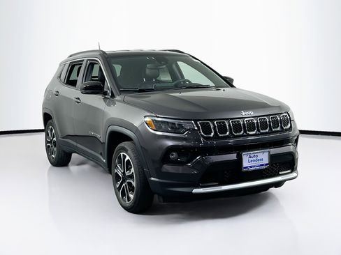 Used 2023 Jeep Compass Limited image 3
