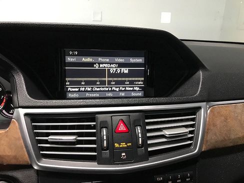 Used 2010 Mercedes-Benz E 350 Sedan image 28