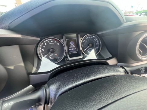 Used 2023 Toyota Tacoma TRD Off-Road image 12