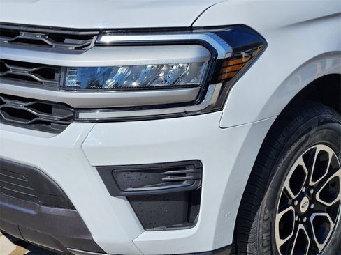 Used 2024 Ford Expedition Max XLT image 10