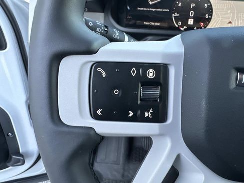 Certified 2025 Land Rover Defender 110 X-Dynamic SE image 31