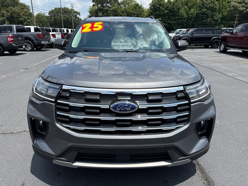Used 2025 Ford Explorer Active w/ Active Comfort Package AWD/4WD image 35