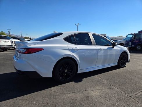 Used 2025 Toyota Camry SE image 5