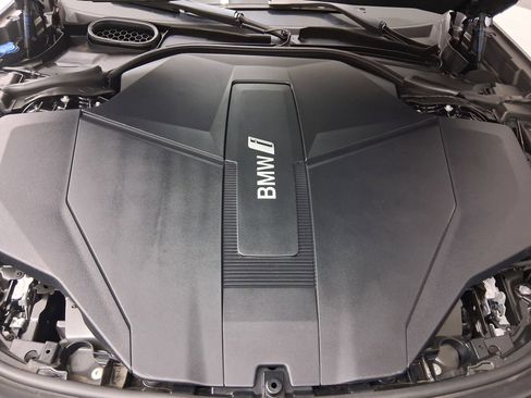 Certified 2023 BMW i7 xDrive60 AWD/4WD image 31