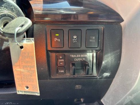 Used 2016 Toyota Tundra Limited w/ Limited Premium Package RWD image 12
