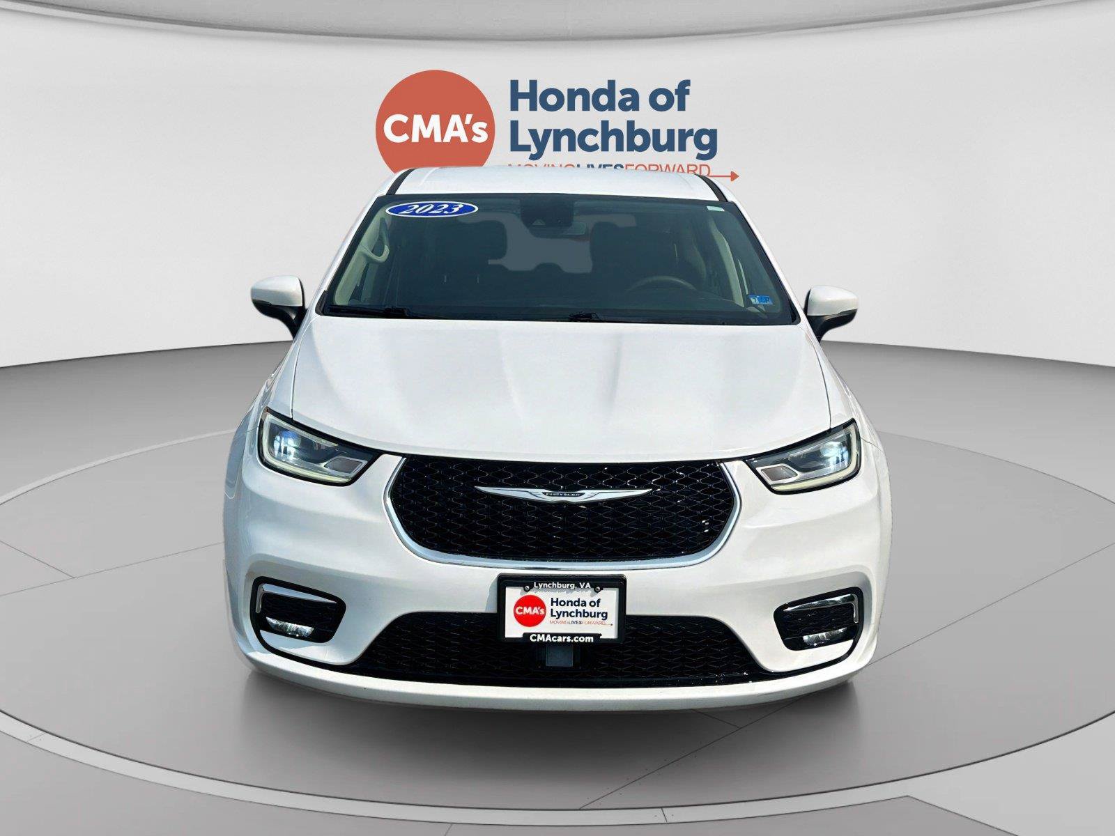Used 2023 Chrysler Pacifica Touring-L FWD image 8