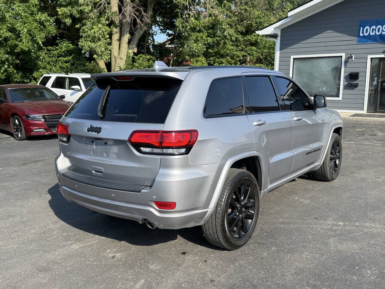 Used 2020 Jeep Grand Cherokee Altitude AWD/4WD image 5