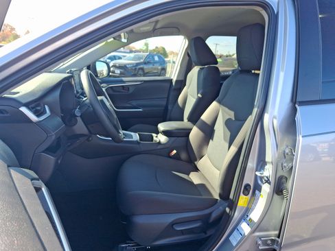 Used 2022 Toyota RAV4 LE image 13