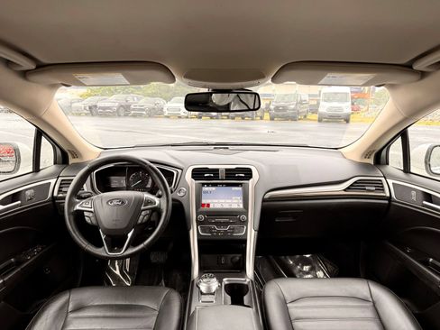 Used 2018 Ford Fusion SE w/ Equipment Group 602A FWD image 25
