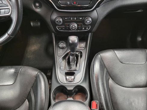 Used 2019 Jeep Cherokee Limited image 16