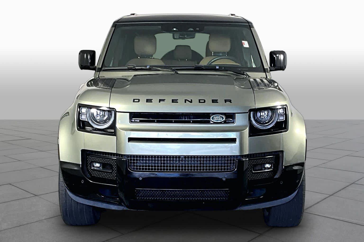 Used 2025 Land Rover Defender 110 X-Dynamic SE AWD/4WD image 4