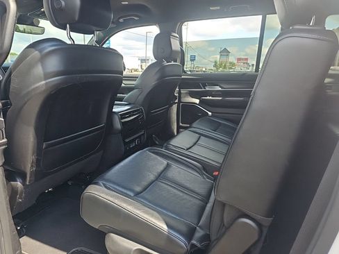 Used 2024 Jeep Wagoneer L Series II AWD/4WD image 14