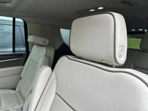 Used 2023 GMC Yukon XL Denali AWD/4WD image 15